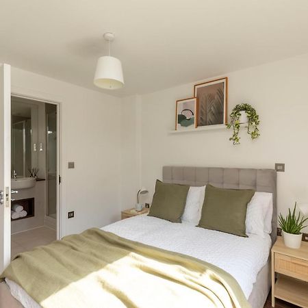 Modern Luxe Apt Just 10 Mins From Tower Bridge! Easy Access To Tube And Bus London Exterior foto