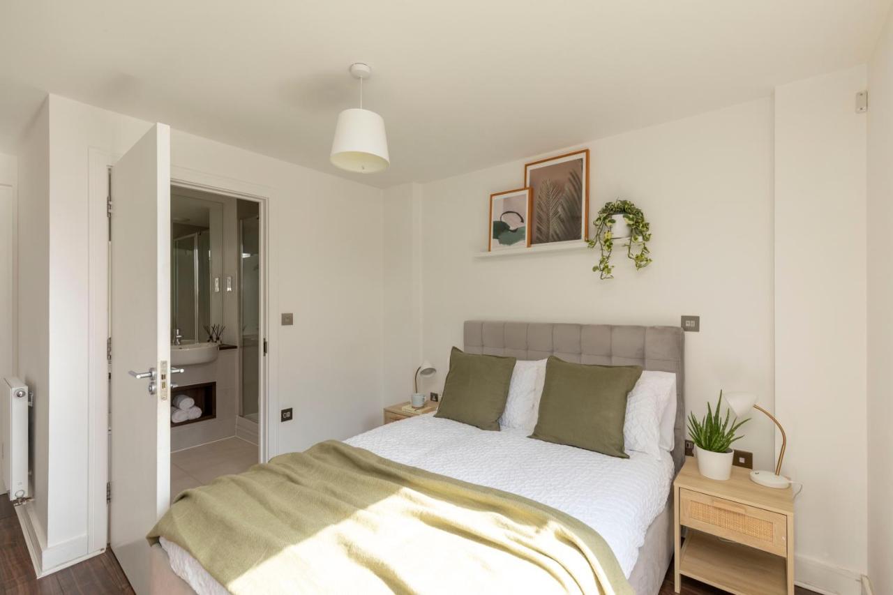 Modern Luxe Apt Just 10 Mins From Tower Bridge! Easy Access To Tube And Bus London Exterior foto