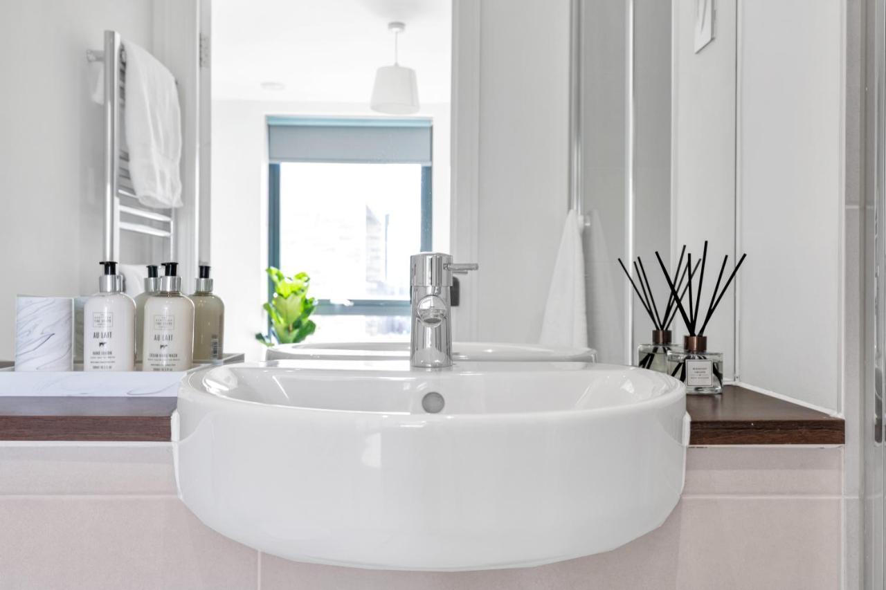 Modern Luxe Apt Just 10 Mins From Tower Bridge! Easy Access To Tube And Bus London Exterior foto