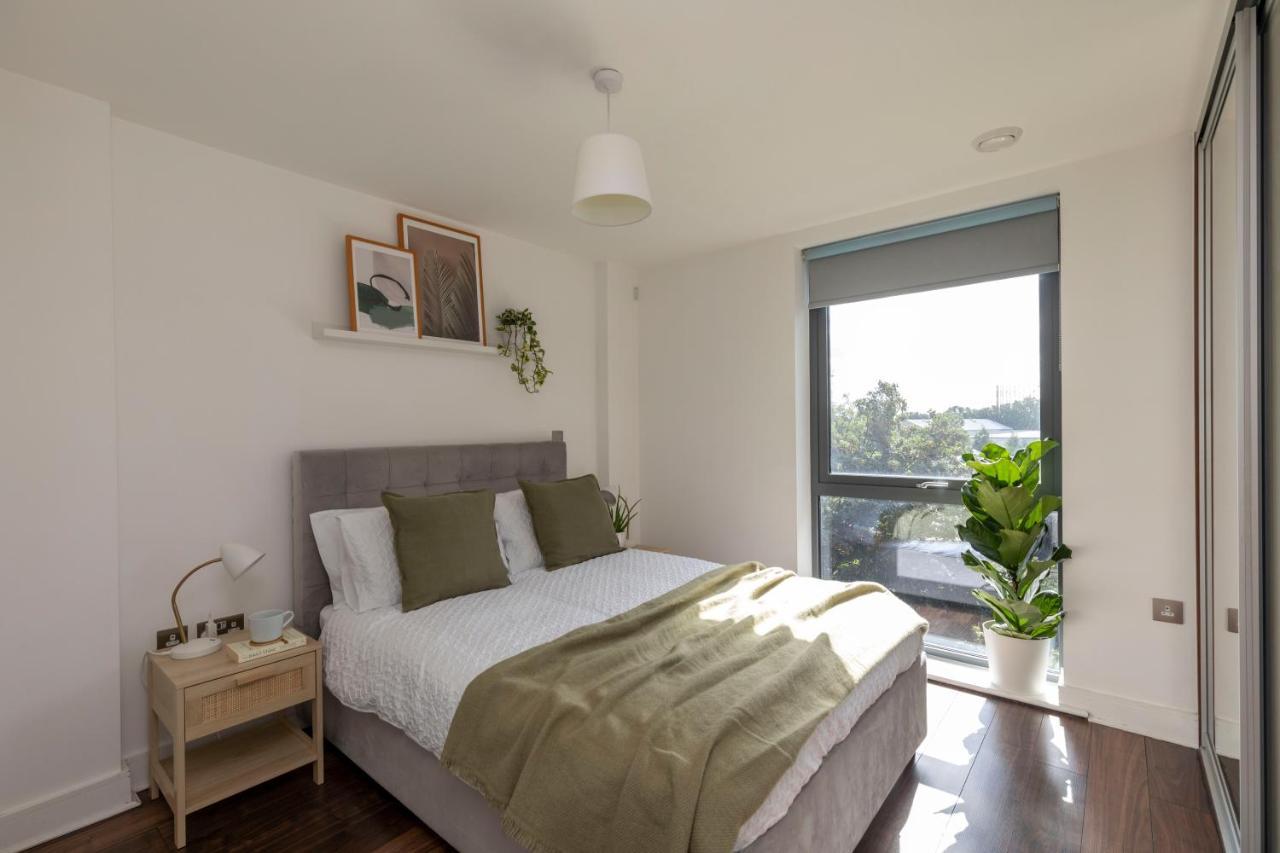 Modern Luxe Apt Just 10 Mins From Tower Bridge! Easy Access To Tube And Bus London Exterior foto
