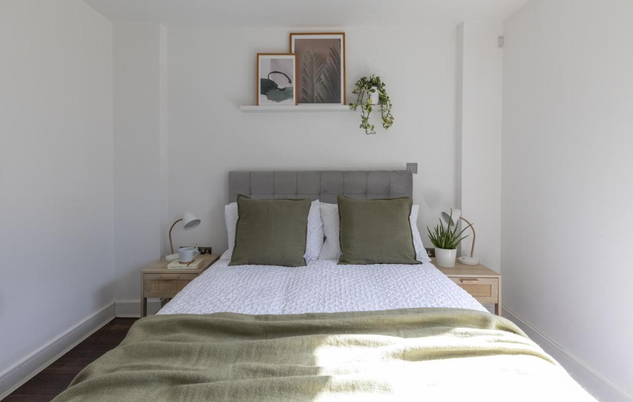 Modern Luxe Apt Just 10 Mins From Tower Bridge! Easy Access To Tube And Bus London Exterior foto